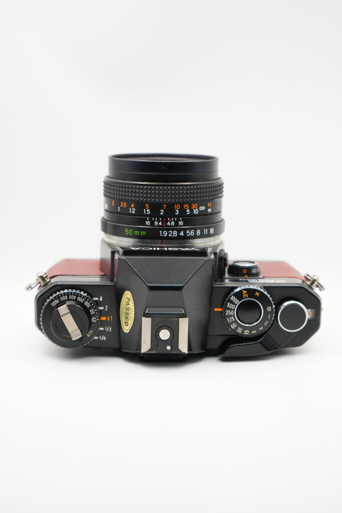 YASHICA FX-D Quartz + ML 50/1.9 (USATO)