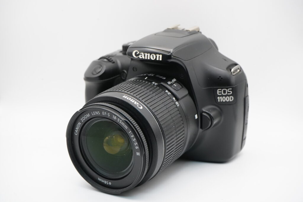 CANON EOS 1100D + EF-S 18-55/3.5-5.6 III